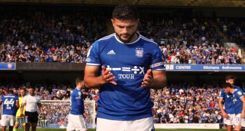 مصدر ليلا كورة: سام مرسي يثق في تجديد عقده مع إيبسويتش تاون بعد التأهل لبريميرليج